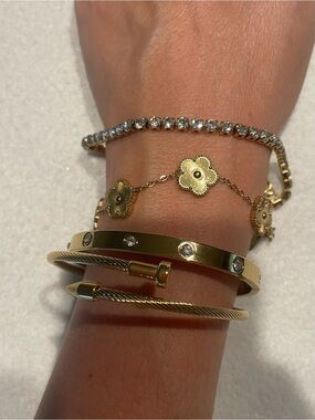 Lamdo 4 piece Gold plated Multi-Style Women's Bracelet Set